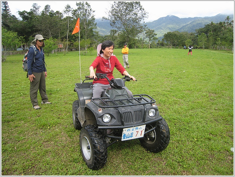 2014-03-27 08-58-26樂山飆登山車.JPG